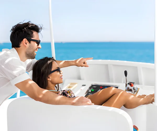Private Boat Hula Hula Hurghada with Snorkeling, Lunch, and Transfers